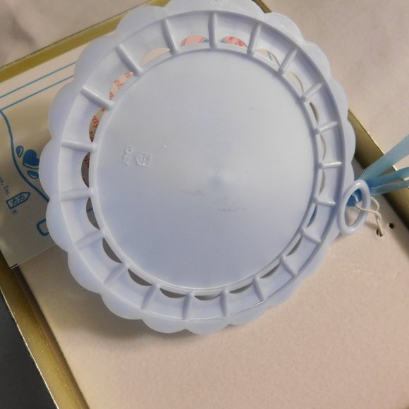 Vintage Baby's Cradle Medal Medallion Guardian Angel by Roman, Inc. 1988 - Picture 5 of 7